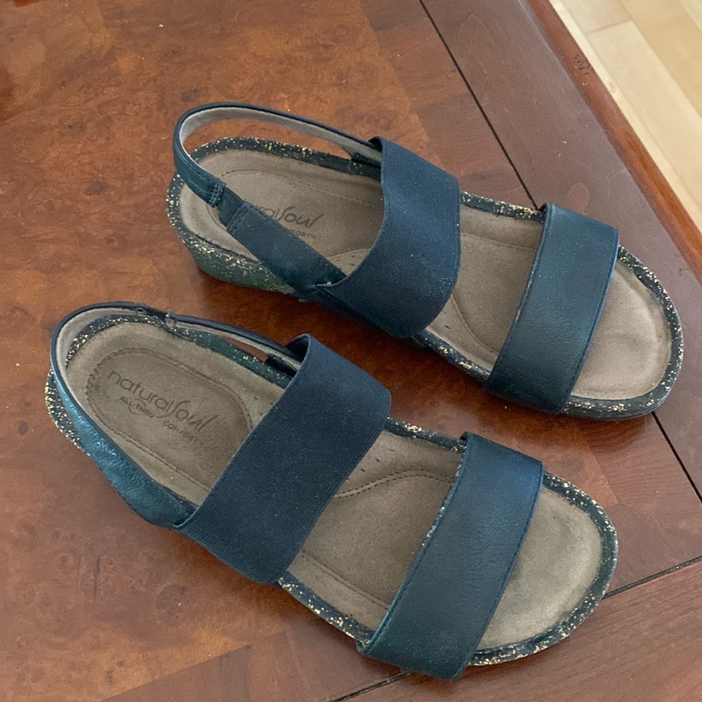 Natural soul black wedge sandals